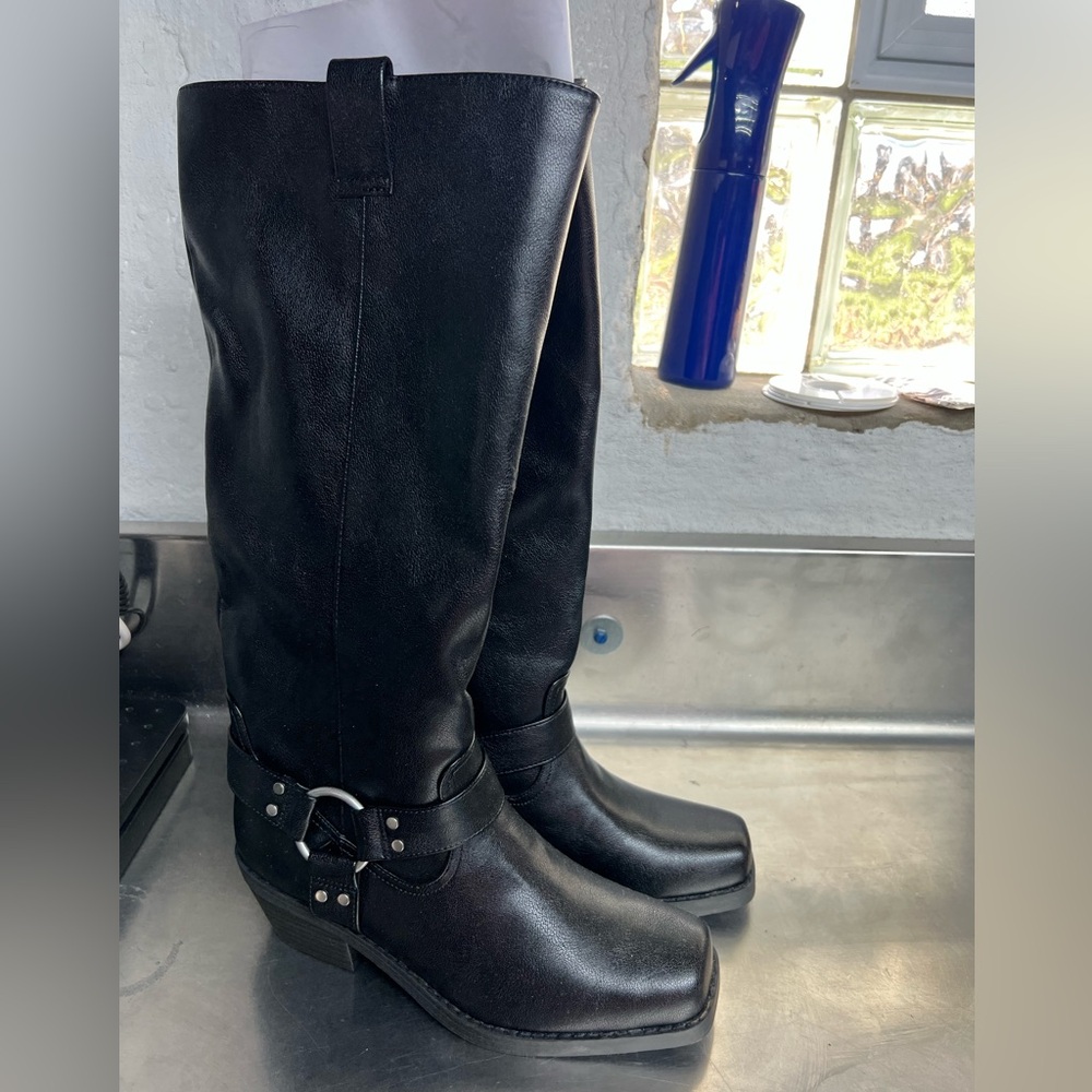 UNIVERSAL THREAD Black Oakley Harness Boots - Picture 2 of 6